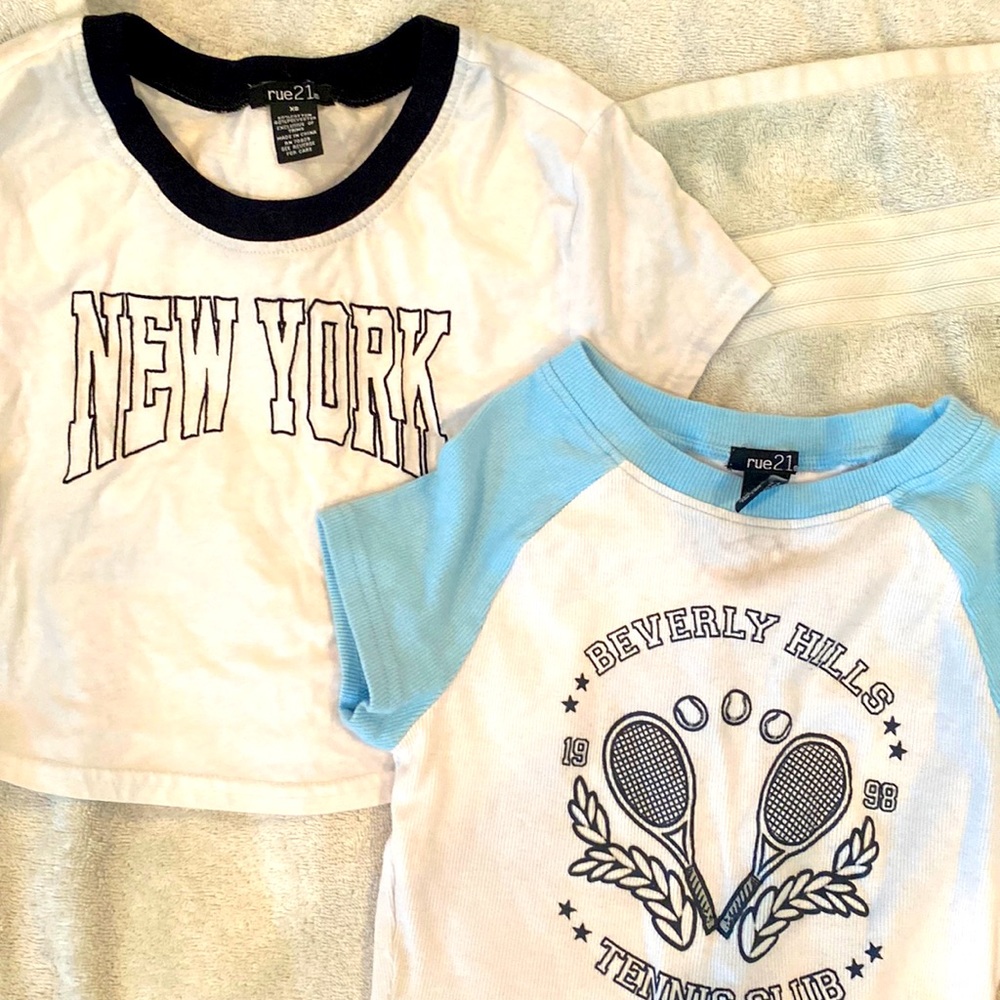 2 crop tops
